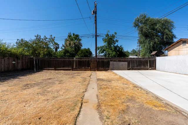 1013 E Garland, Fresno, CA 93704