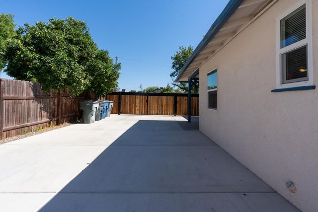 1013 E Garland, Fresno, CA 93704