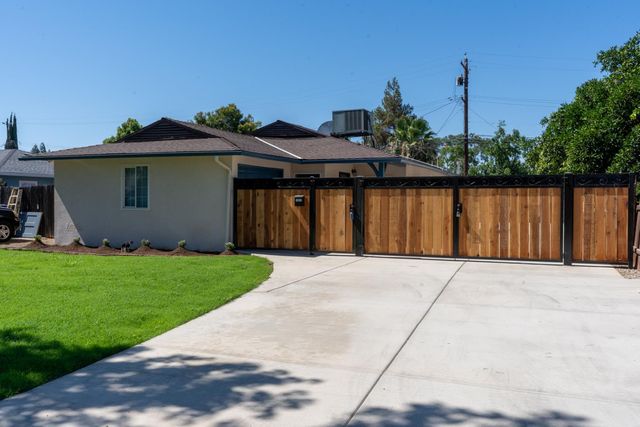 1013 E Garland, Fresno, CA 93704