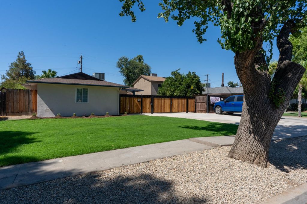 1013 E Garland, Fresno, CA 93704
