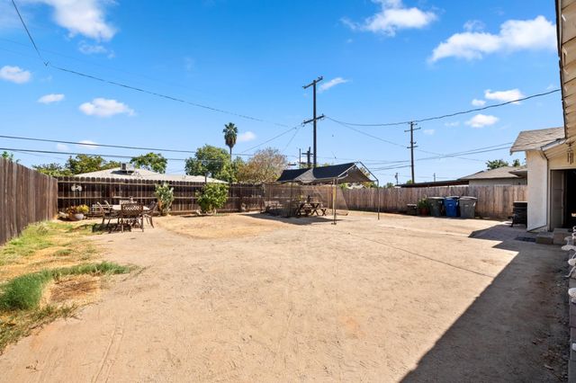 3870 N Hulbert Avenue, Fresno, CA 93705