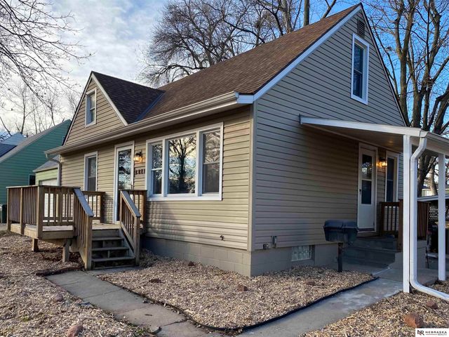 2211 S 37th Street, Lincoln, NE 68506