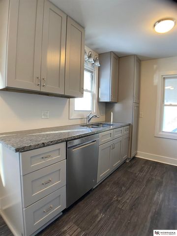 2211 S 37th Street, Lincoln, NE 68506