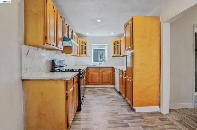 3932 Altamont Ave, Oakland, CA 94605