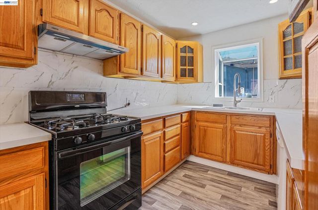 3932 Altamont Ave, Oakland, CA 94605