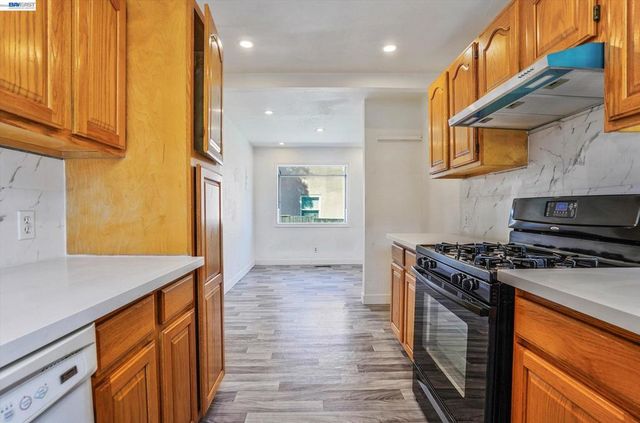 3932 Altamont Ave, Oakland, CA 94605