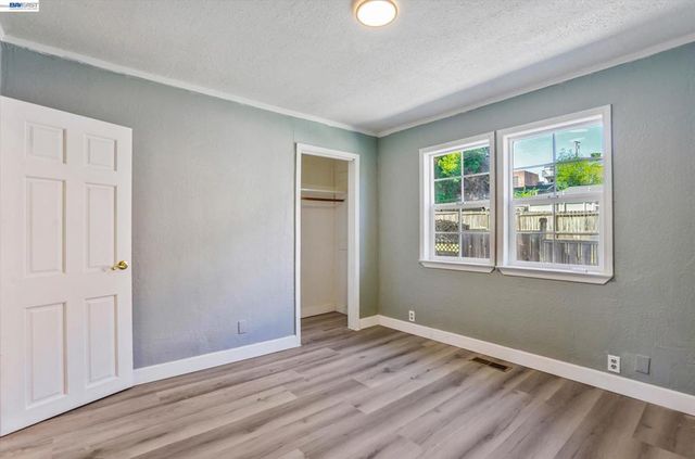 3932 Altamont Ave, Oakland, CA 94605