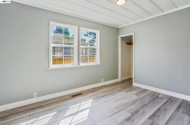 3932 Altamont Ave, Oakland, CA 94605