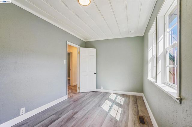3932 Altamont Ave, Oakland, CA 94605