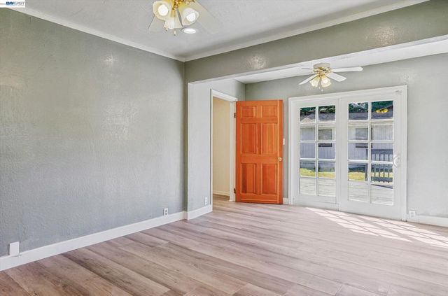 3932 Altamont Ave, Oakland, CA 94605