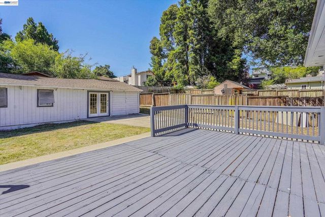 3932 Altamont Ave, Oakland, CA 94605