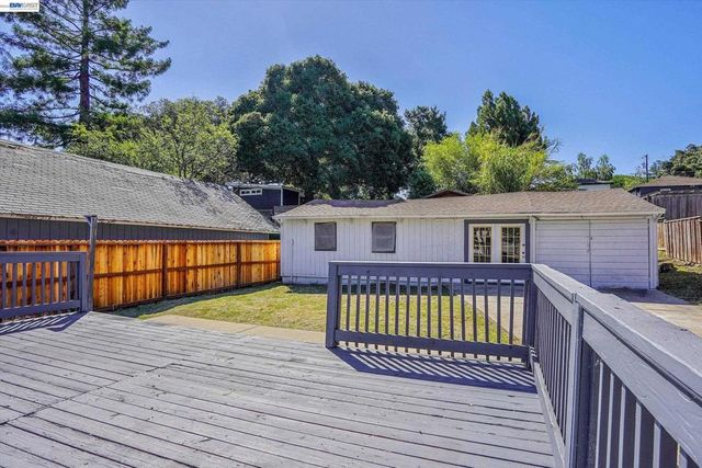 3932 Altamont Ave, Oakland, CA 94605