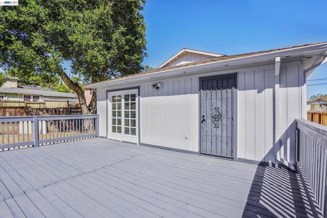 3932 Altamont Ave, Oakland, CA 94605