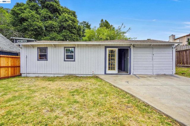 3932 Altamont Ave, Oakland, CA 94605