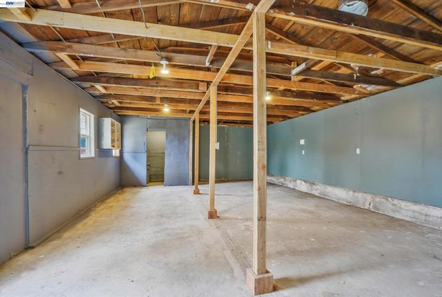 3932 Altamont Ave, Oakland, CA 94605