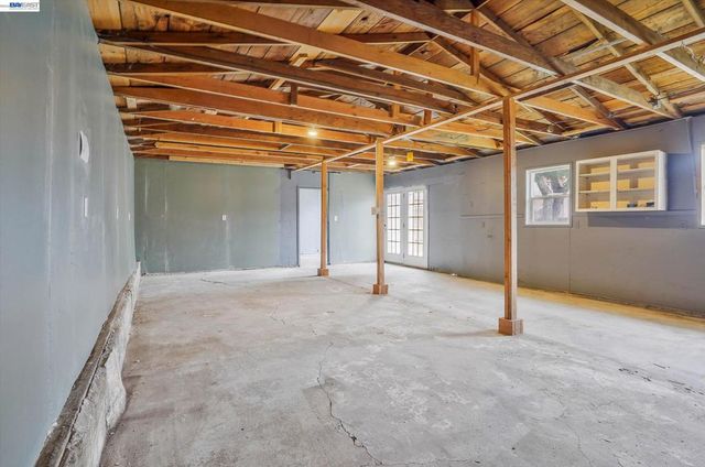 3932 Altamont Ave, Oakland, CA 94605