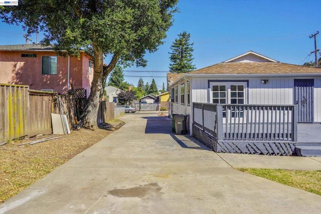 3932 Altamont Ave, Oakland, CA 94605