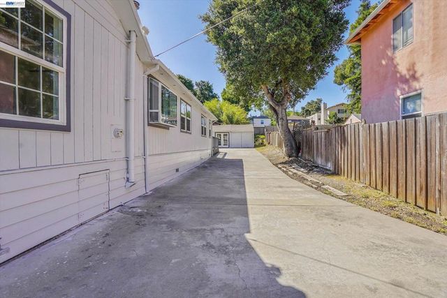 3932 Altamont Ave, Oakland, CA 94605