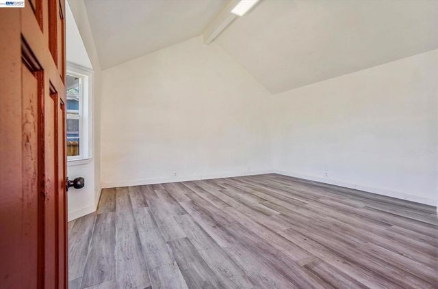 3932 Altamont Ave, Oakland, CA 94605