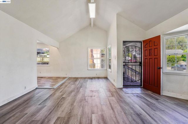 3932 Altamont Ave, Oakland, CA 94605
