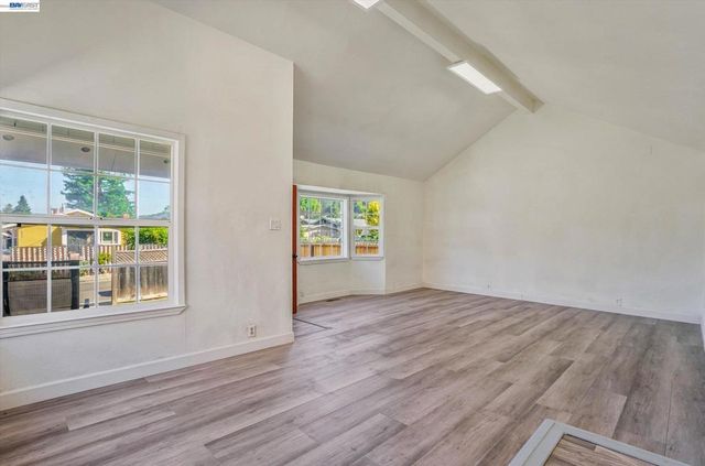 3932 Altamont Ave, Oakland, CA 94605
