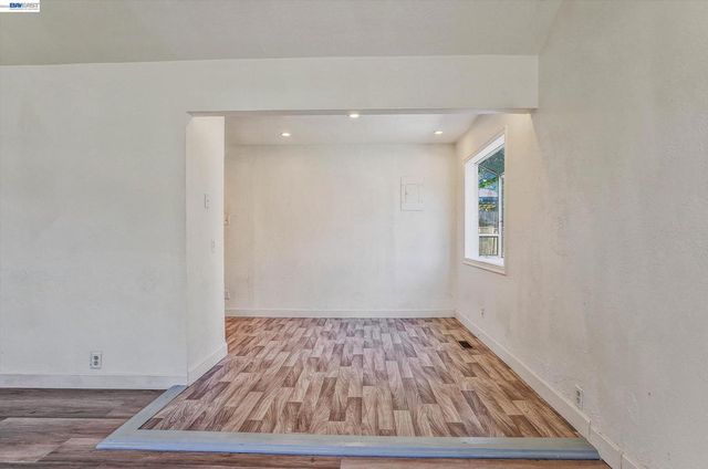 3932 Altamont Ave, Oakland, CA 94605