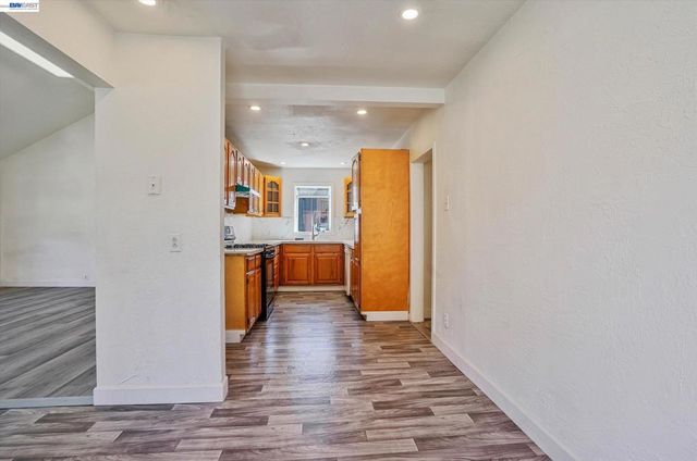 3932 Altamont Ave, Oakland, CA 94605