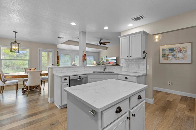 113 Scenic DR, Horseshoe Bay, TX 78657