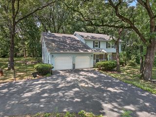 2825 Kingston Drive, Island Lake, IL 60042