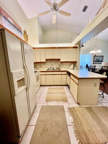 2520 SE Tropical East Circle E, Port St Lucie, FL 34952