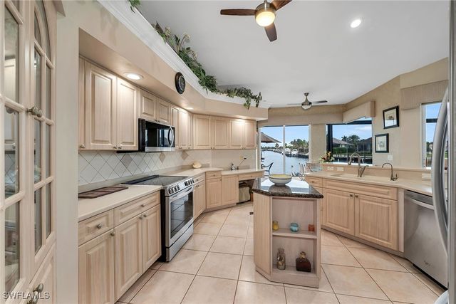 21 Hickory CT, Marco Island, FL 34145