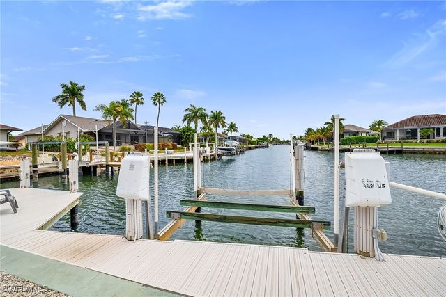 21 Hickory CT, Marco Island, FL 34145