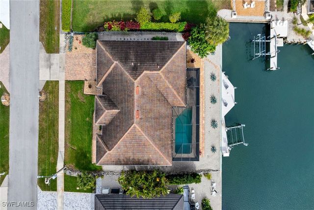 21 Hickory CT, Marco Island, FL 34145