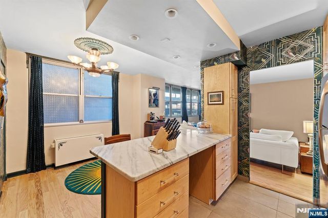6040 Boulevard East MA, West New York, NJ 07093