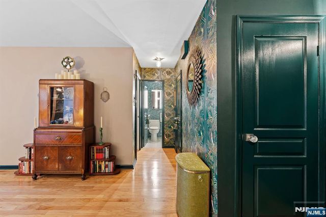 6040 Boulevard East MA, West New York, NJ 07093