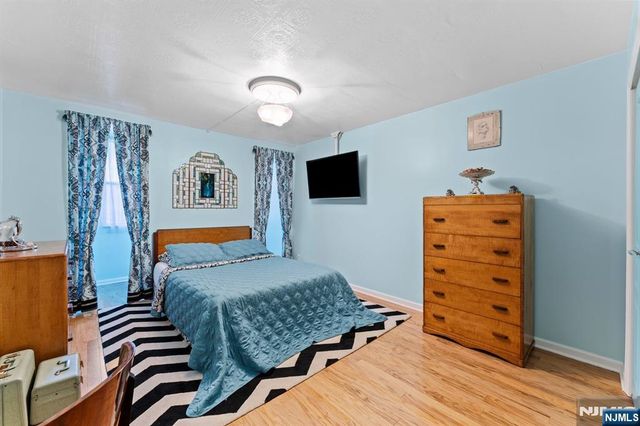 6040 Boulevard East MA, West New York, NJ 07093