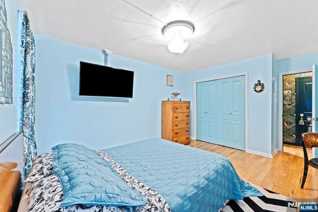 6040 Boulevard East MA, West New York, NJ 07093