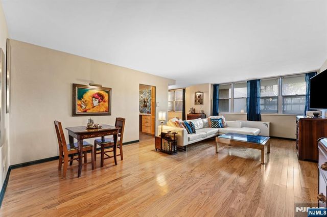 6040 Boulevard East MA, West New York, NJ 07093
