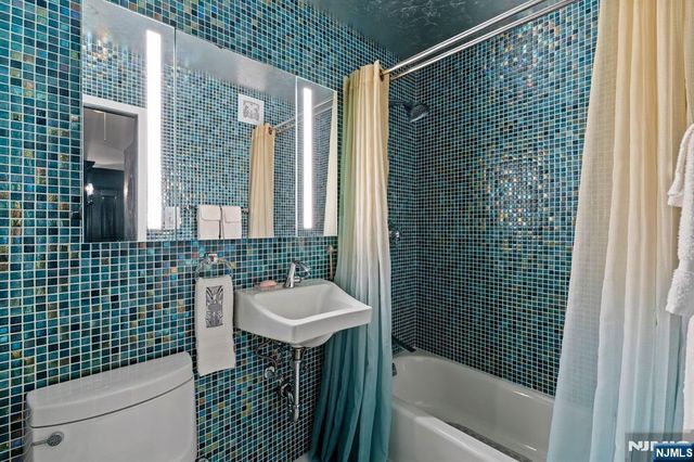 6040 Boulevard East MA, West New York, NJ 07093
