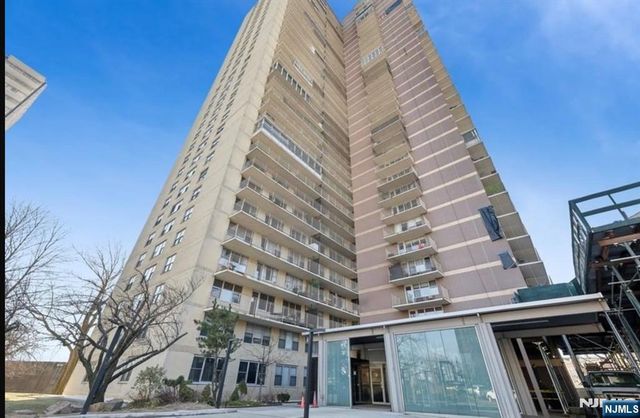 6040 Boulevard East MA, West New York, NJ 07093