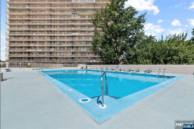 6040 Boulevard East MA, West New York, NJ 07093