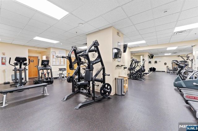 6040 Boulevard East MA, West New York, NJ 07093