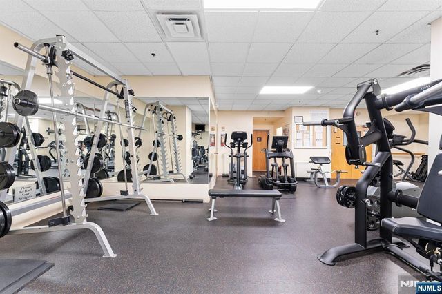 6040 Boulevard East MA, West New York, NJ 07093