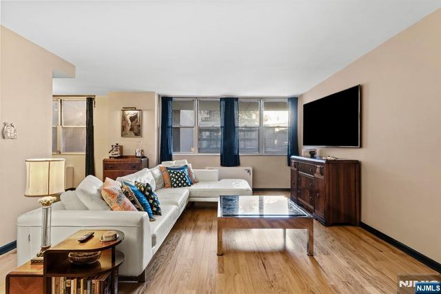 6040 Boulevard East MA, West New York, NJ 07093
