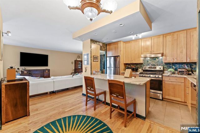 6040 Boulevard East MA, West New York, NJ 07093
