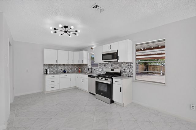 5451 Lubbock Avenue, Fort Worth, TX 76133