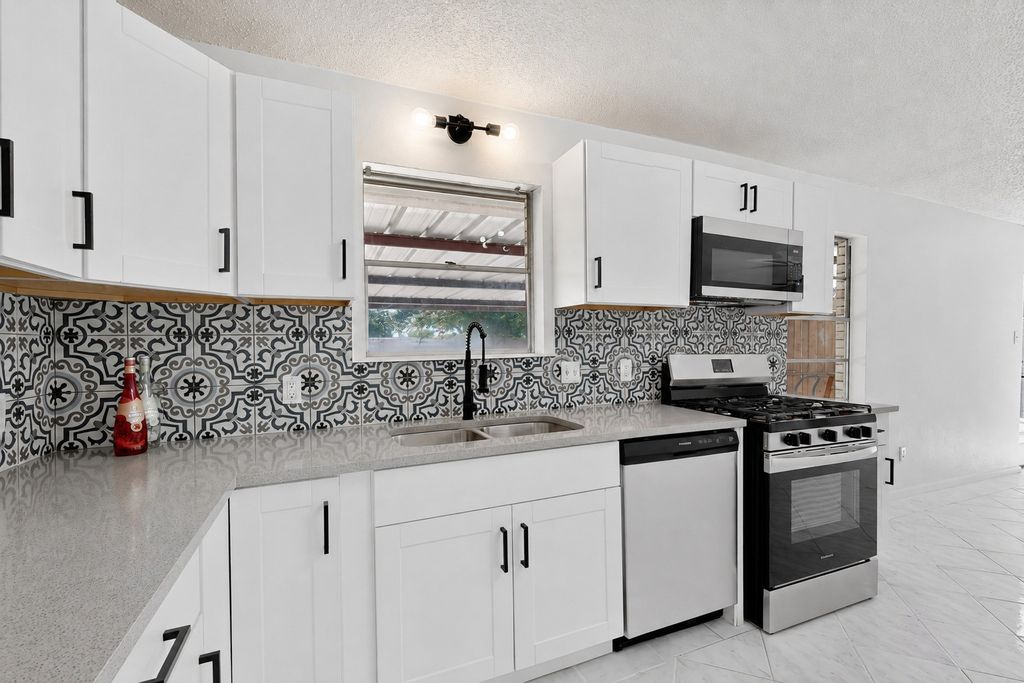 5451 Lubbock Avenue, Fort Worth, TX 76133