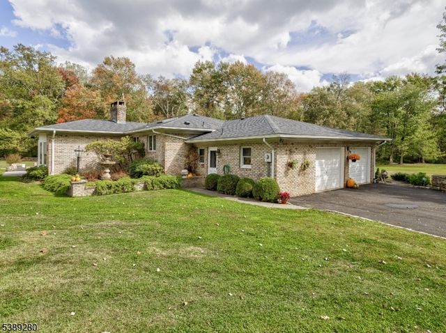 50 Sutton Rd, Tewksbury Twp., NJ 08833