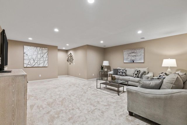 1518 Weston Ridge ROAD, Oconomowoc, WI 53066