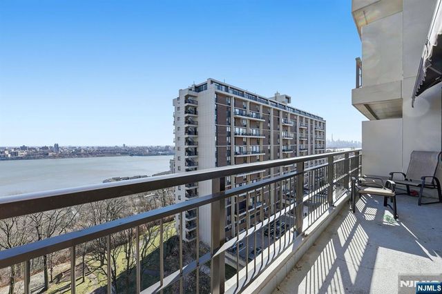 2 Horizon 1010, Fort Lee, NJ 07024